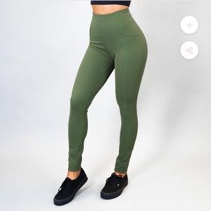 NWT: Buff Bunny Ferrari Leggings - Avo